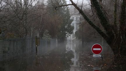 Crue du fleuve Charente et de l'un de ses affluents, la Seugne, sur la commune de Courcoury (décembre 2023). Va-t-on gagner la bataille du climat ? (ANNE LACAUD / MAXPPP)