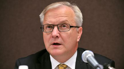 Olli Rehn, commissaire europ&eacute;en aux Affaires &eacute;conomiques et sociales, lors d'une conf&eacute;rence de presse &agrave; Tokyo (Japon), le 13 octobre 2012.&nbsp; (KAZUHIRO NOGI / AFP)