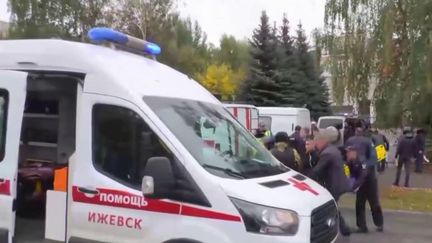 Russie :&nbsp;une fusillade dans une école fait au moins 15 morts, dont 11&nbsp;enfants (FRANCE 2)