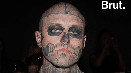 VIDEO. Modèle, performer, musicien… Qui était "Zombie Boy" ? (BRUT)