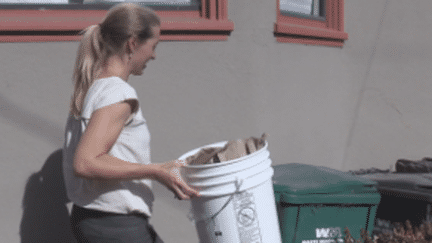 Le sommet pour l'action climatique se tient en ce moment à San Francisco. Les reporters de France 24 se sont rendus chez Stéphanie. Chez elle les emballages ont quasiment disparu. Cette française installée à San Francisco préfère les achats en gros. Tous ses produits sont en bocaux... (France 24)