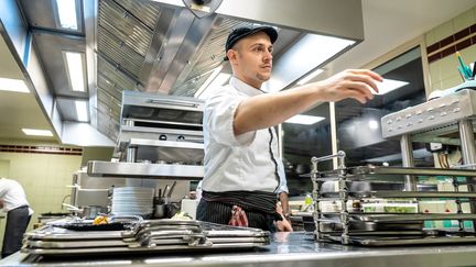 Hubert Chanove a repris le restaurant familial, à Machilly au-dessus du lac Léman, au coeur du pays d'Abondance. (LE REFUGE DES GOURMETS / MILLO MORAVSKI)