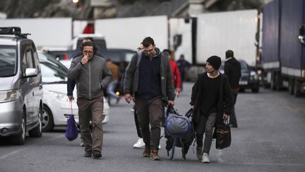 Des citoyens russes arrivent en Géorgie, le 27 septembre 2022. (MIRIAN MELADZE / ANADOLU AGENCY / AFP)