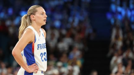 Marine Johannès lors de la finale de basket féminin des JO de Paris, le 11 août 2024, à l'Arena Paris Bercy. (KMSP / AFP)