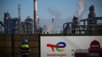 La raffinerie TotalEnergies de Donges (Loire-Atlantique), le 20 janvier 2023. (LOIC VENANCE / AFP)