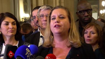 Juste après la motion de censure adoptée contre le gouvernement Barnier, mercredi 4 décembre, Mathilde Panot, la cheffe de file des députés de La France insoumise, a réclamé une élection présidentielle anticipée. De son côté, la droite a dénoncé une "alliance de démagogues". (FRANCEINFO)