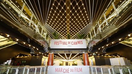 Le marché du film de Cannes, à l'intérieur du Palais des festivals (14/5/2013)
 (Valéry Hache / AFP)