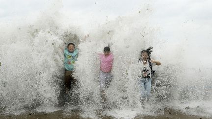 A Qingdao, das la province&nbsp;Shandong (Chine), le 12 juillet&nbsp;2015, lors du passage du typhon Chan-hom.&nbsp;&nbsp; (REUTERS )