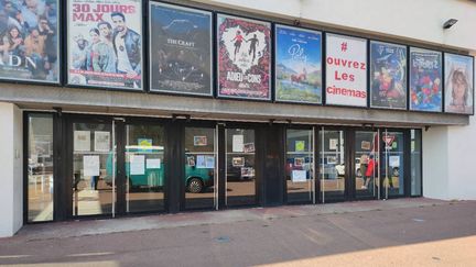 Un cinéma fermé&nbsp;à cause de&nbsp;la pandémie de Covid-19. (MARIE ROUSSEL / FRANCE-BLEU LOIRE OCÉAN)