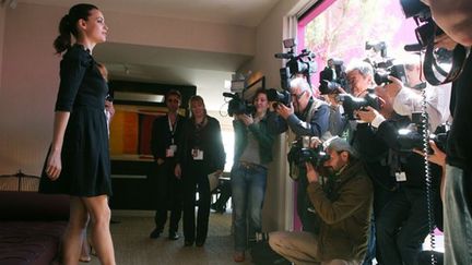 Bérénice Bejo, maîtresse de cérémonie du 64e Festival de Cannes devant les photographes le 15 mai 2012
 (LOIC VENANCE/AFP)