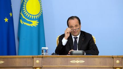 Fran&ccedil;ois Hollande tient une conf&eacute;rence de presse lors d'une visite &agrave; Astana (Kazakhstan), le 5 d&eacute;cembre 2014. (ALAIN JOCARD / AFP)