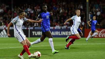 Jodie Taylor, meilleure buteure de l'Euro-2017, a inscrit son 5e but contre la France de Mbock en quarts de finale (TOBIAS SCHWARZ / AFP)