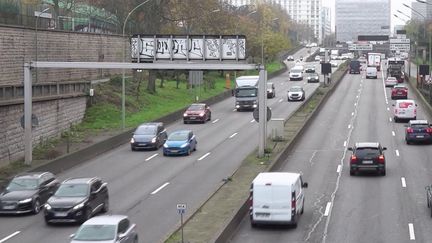 Location entre particuliers : Cartage, l'assurance à la journée pour emprunter une voiture (France 2)