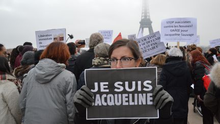 Lors d'un rassemblement réclamant la libération de Jacqueline Sauvage, à Paris, le 10 décembre 2016.&nbsp; (ALPHA CIT / CITIZENSIDE / AFP)