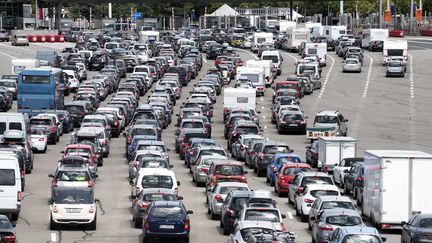 Aux abords d'un péage sur l'autoroute A7 près de Lyon (Rhône), le 25 juillet 2015. (ROMAIN LAFABREGUE / AFP)