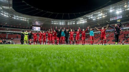 Les joueurs de Leipzig célèbrent leur victoire contre Leverkusen (THOMAS EISENHUTH / ZB)