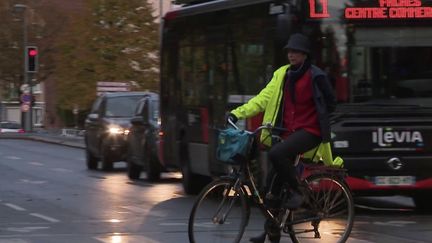 Changement d'heure : l'hiver, les cyclistes sont moins visibles sur la route