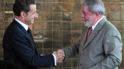 Les présidents français Nicolas Sarkozy et brésilien Lula da Silva. (AFP/ PHOTO EVARISTO SA)