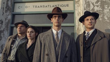 Hanno Koffler (Hans Fittko), Deleila Piasko (Lisa Fittko), Cory Michael Smith (Varian Fry) (NETFLIX)