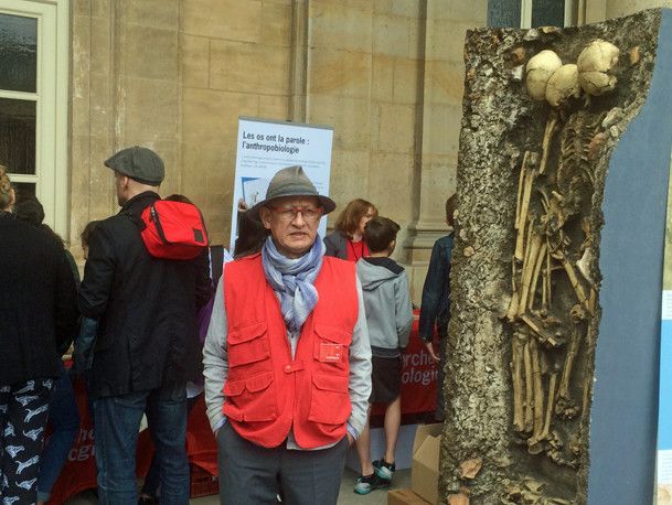 Sur le stand «Les os ont la parole» dans le village archéologique de Paris le 16 juin 2017...
 (France Télévisions - Laurent Ribadeau Dumas)