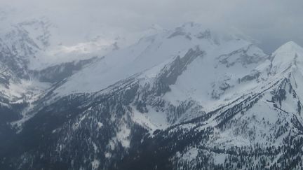 La zone montagneuse &agrave; proximit&eacute; de laquelle s'est &eacute;cras&eacute; un Airbus A320, le 24 mars 2015, dans les Alpes-de-Haute-Provence. (VIRGILE LLADO / FRANCE 2)