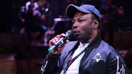 Le rappeur MC Solaar lors d'un concert Live à FIP, le 13 avril 2019, à la Maison de la radio. (CHRISTOPHE ABRAMOWITZ / RADIO FRANCE)