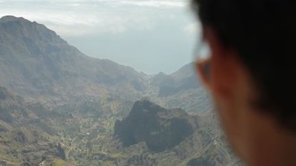 Paradis de l'écotourisme, le Cap-Vert, archipel au large du Sénégal, attire les amoureux des séjours authentiques. Mais pendant combien de temps la nature y sera encore préservée ? (CAPTURE ECRAN FRANCE 2)