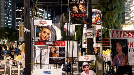 Une manifestation en faveur de la libération des otages israéliens détenus à Gaza par le Hamas a été organisée à Tel-Aviv le 13 novembre 2023. (FAIZ ABU RMELEH / MIDDLE EAST IMAGES / AFP)