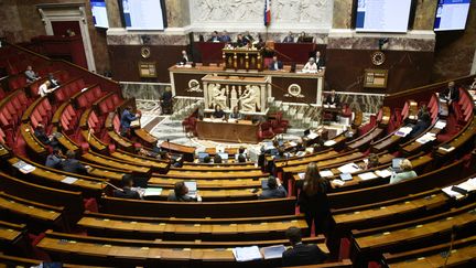 L'hémicycle de l'Assemblée nationale à Paris, le 28 septembre 2023. (MAGALI COHEN / HANS LUCAS / AFP)