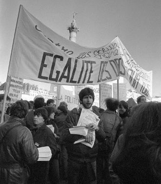 L'arrivée de la «marche des beurs» à Paris, place de la Bastille, le 3 décembre 1983 (AFP - Dominique Faget)