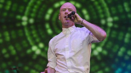 Le chanteur Jimmy Somerville sur la scène d'un festival dédié aux années 80, Scone Palace, Perth, Ecosse, 26 Juillet 2015&nbsp; (REAA/ZDS/WENN.COM/SIPA / SIPA USA)