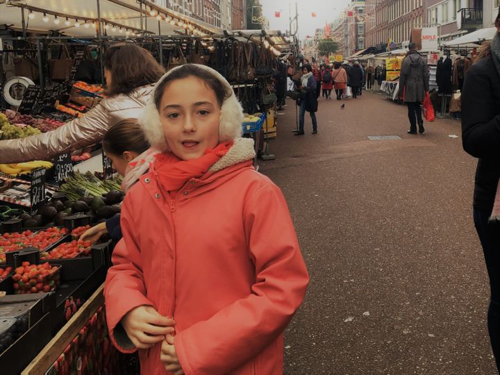 Sur le marché Albert Cuyp, dans le quartier du Pijp, à Amsterdam. (INGRID POHU / RADIO FRANCE)