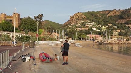 Alpes-Maritimes : à Théoule-sur-Mer, certains profitent de la plage au petit matin