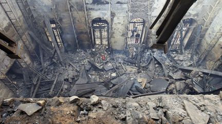 L'Institut de l'Egypte, au Caire, d&eacute;truit apr&egrave;s un incendie le 18 d&eacute;cembre 2011. (MOHAMMED ABED / AFP)