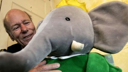 Babar avec Laurent de Brunhoff, le fils de son créateur (2006)
 (Nathan Denette / AP / SIPA)