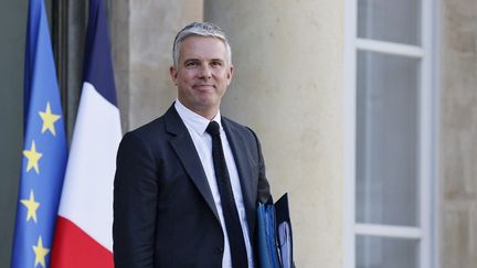 Le ministre&nbsp;des Solidarités&nbsp;Jean-Christophe Combe, devant l'Elysée à Paris, le 26 octobre 2022. (LUDOVIC MARIN / AFP)