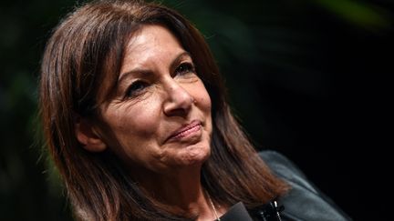 La maire de Paris et candidate du Parti socialiste (PS) à l'élection présidentielle de 2022, Anne Hidalgo,&nbsp;lors d'un meeting à Laval (Mayenne), le 27 janvier 2022. (JEAN-FRANCOIS MONIER / AFP)