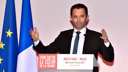 Benoît Hamon, le 15 mars 2017 à Nice, lors d'un meeting de campagne. (CITIZENSIDE/ERICK GARIN / AFP)