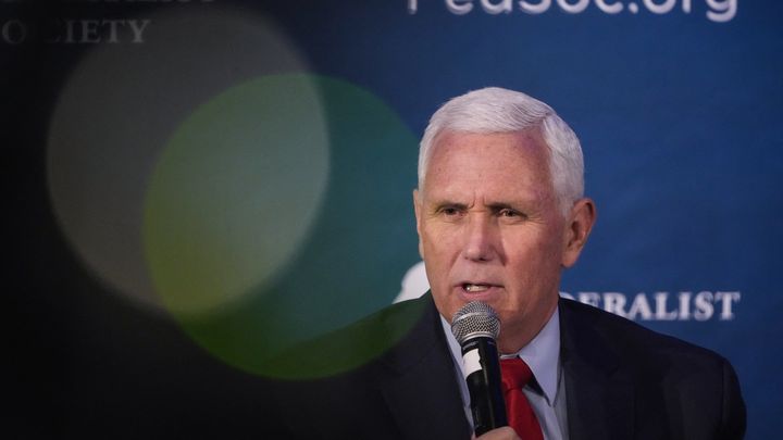 L'ancien vice-président américain Mike Pence, le 25 avril 2023, à Washington DC (Etats-Unis). (DREW ANGERER / GETTY IMAGES NORTH AMERICA / AFP)