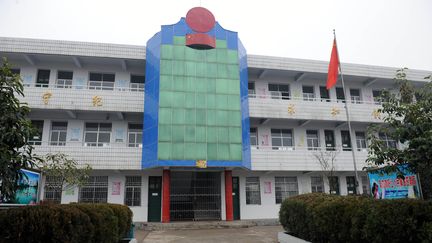 L'homme qui a agress&eacute; 22 enfants dans cette &eacute;cole primaire du district de Guangshan (centre-est de la Chine) &eacute;tait "sous l'influence" des th&eacute;ories de la fin du monde, selon la police, le 15 d&eacute;cembre 2012. (LI BO / XINHUA / AFP)