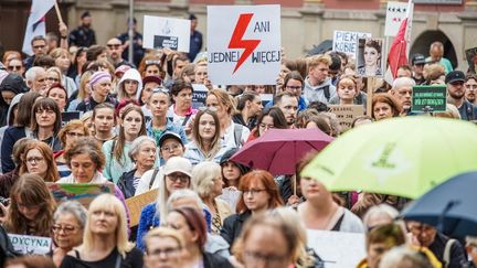 Des manifestantes contre la loi anti-IVG à Gdansk (Pologne), le 14 juin 2023. (MICHAL FLUDRA / NURPHOTO / AFP)