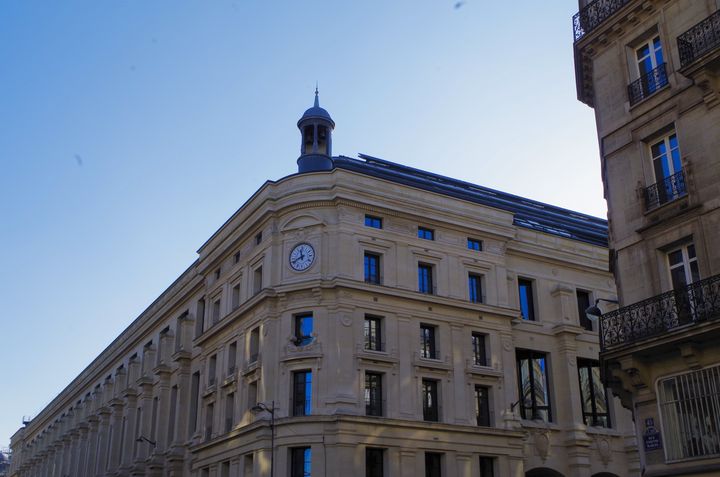 Façade de la Poste du Louvre, le 18 janvier 2022. (JEREMIE LAURENT-KAYSEN)