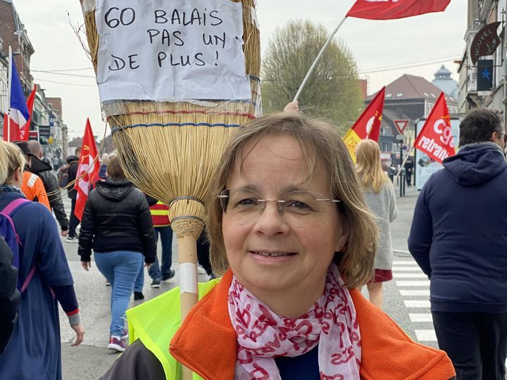 Christelle Mioux, assistante de projet, manifeste le 1er mai 2023 à Denain (Nord). (MARINE CARDOT / FRANCEINFO)