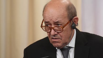 Le ministre des Affaires étrangères, Jean-Yves Le Drian, lors d'une conférence de presse avec son homologue russe à Moscou, le 27 février 2018. (KIRILL KALLINIKOV / AFP)