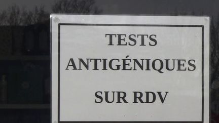 Face à l'explosion de nombre de cas positifs, les Français se ruent sur les tests antigéniques.&nbsp;Les communes rurales peinent particulièrement à faire face à la situation. (CAPTURE D'ÉCRAN FRANCE 3)