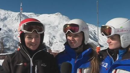 Trois lycéennes sur les pistes de ski. (France 2)