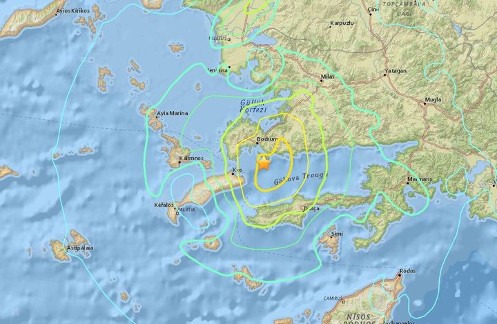 L'Institut géologique américain (USGS) a localisé l'épicentre à 10 kilomètres au sud-est de la ville côtière turque de Bodrum et à 16,2 kilomètres à l'est de l'île grecque de Kos. (USGS)