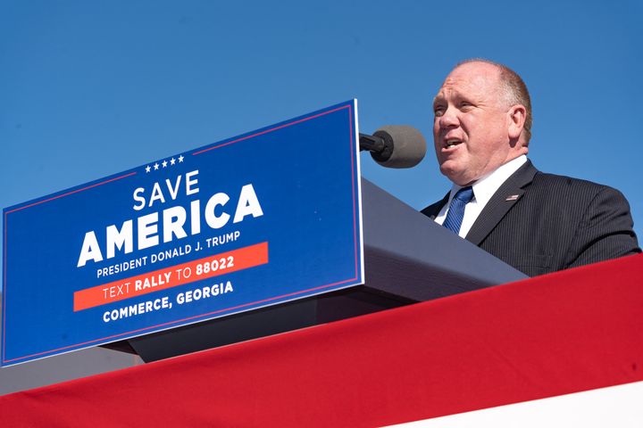 Tom Homan lors d'un meeting de Donald Trump à Commerce (Géorgie), le 26 mars 2022. (MEGAN VARNER / GETTY IMAGES / AFP)