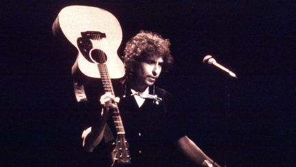 Bob Dylan sur scène en 1979 au Fow Warfield Theatre de San Francisco.
 (Richard McCaffrey / Michael Ochs Archives / Getty Images)