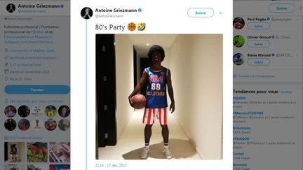 Capture d'écran du compte Twitter d'Antoine Griezmann, où il a publié dimanche 19 décembre une phoot de lui déguisé en basketteur noir. (COMPTE TWITTER D'ANTOINE GRIEZMANN)